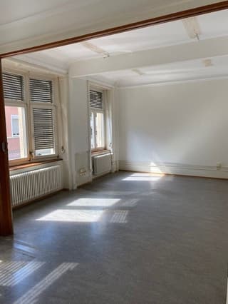 Helle Praxis-/Büroräume (75 m2) in Jugendstilhaus (2)