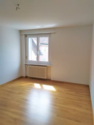 Sonnige und helle 3.5-Zimmerwohnung in Kriens (4)