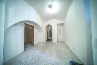 Luxuriöse Maisonette-Wohnung mit historischem Keller und grandioser Aussicht in Pontresina (2)