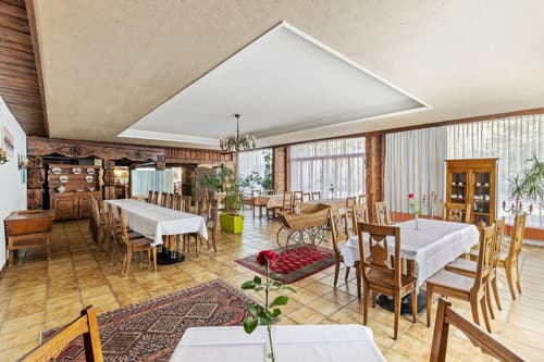 Restaurant avec terrasse et deux appartements en lisière de forêt