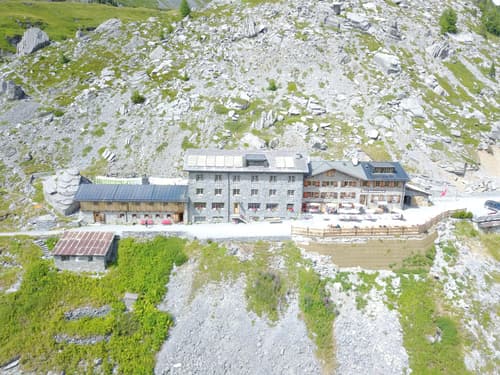 Hôtel de montagne historique - Alpes valaisannes