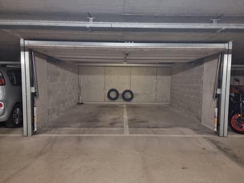 Garage fermé pour deux voitures au Grand-Saconnex