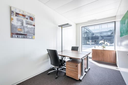 Accès tout inclus à des espaces de bureau professionnels pour 1 personne à Regus Business Park (1)