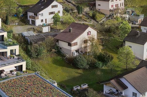 Einfamilienhaus mit Aussicht und grossem Garten