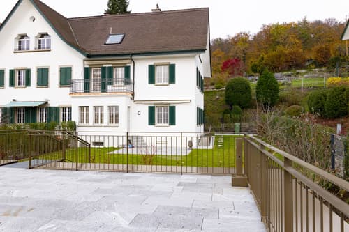 Villa am Zürichberg mit Blick auf die Stadt, See und Berge