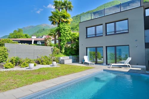 Moderna casa unifamiliare con piscina e fantastica vista / Modernes Einfamilienhaus mit Pool und fantastsicher Seesicht