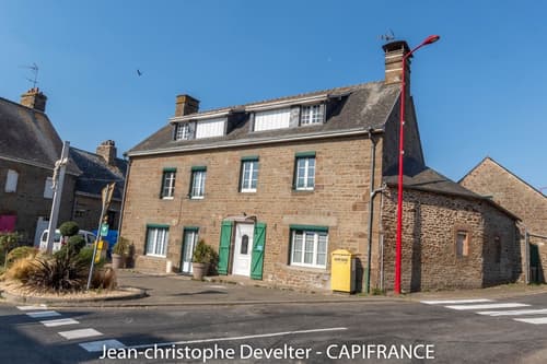 Dpt Mayenne (53), à vendre proche d' AMBRIERES LES VALLEES maison 5