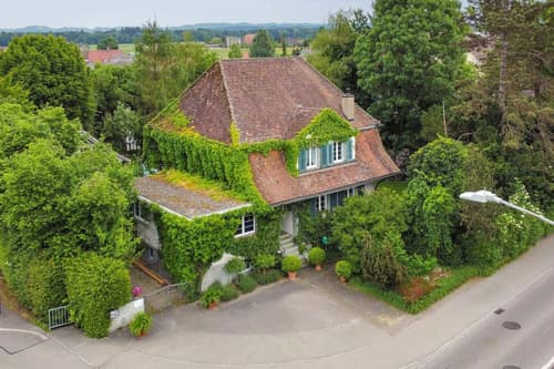 Berner Landhaus mit grosser Gartenoase