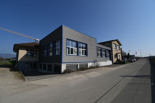 Voll ausgestattetes Fabrikationsgebäude