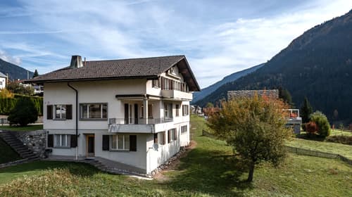 Das attraktive Dreifamilienhaus in Rabius, im Bündner Oberland
