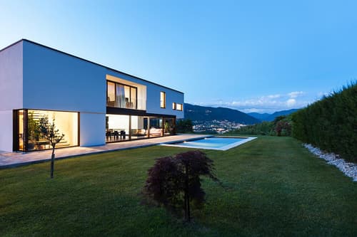 Luxuriöses Einfamilienhaus mit Pool - Musterinserat (1)