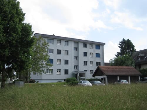 Schöne helle 4.5-Zimmerwohnung in steuergünstigen Gemeinde (1)