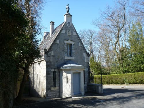Magnifique petite maison en pierre, au cœur de Cologny. (1)