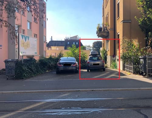 Behindertengerechter geräumiger PW Parkplatz aussen, direkt an Tramst. Ottikerstr. (Kreis 6) (1)