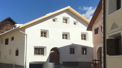 Wunderschönes renoviertes Engadinerhaus im Dorfkern von Sent zu verkaufen (1)