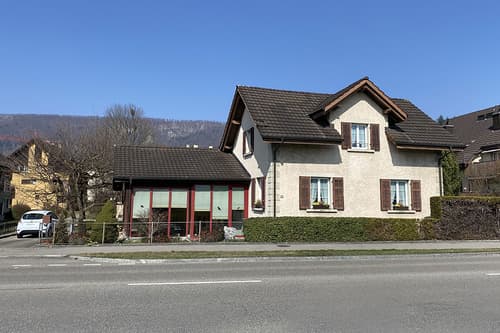 Einfamilienhaus mit angebautem Schopf und Wintergarten in Otelfingen (1)