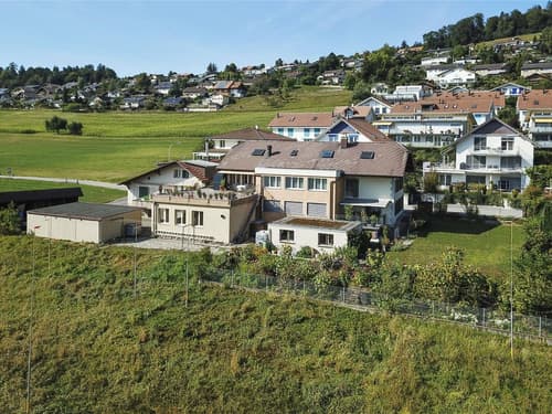 Dreifamilienhaus mit Gewerbefläche und Alpensicht