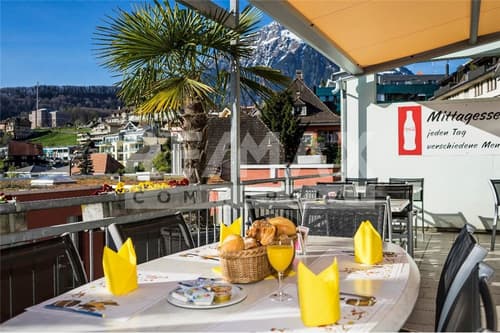 Restaurant / Bäckerei / Verkaufsladen / Terrasse mit See- und Bergsicht
