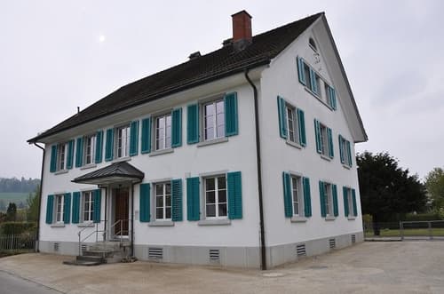 grosses 9-Zimmer Haus im alten Dorfteil von Embrach zu vermieten