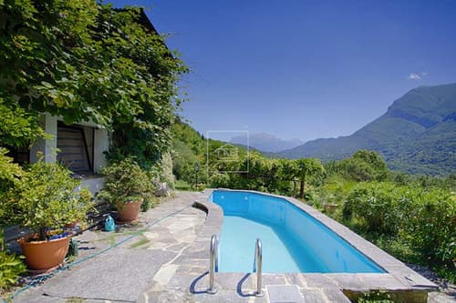 Mediterrane Villa mit Pool und dopellter Seesicht