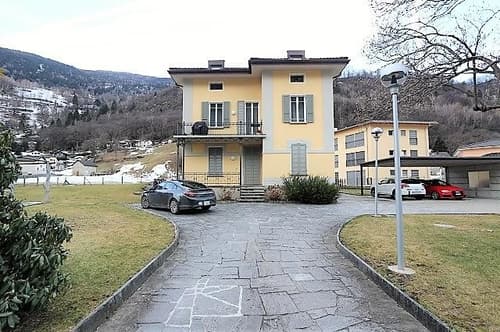 schönes 3-Familienhaus mit Garten mit Bauland / casa di tre appartamenti con giardio e terreno edificabile