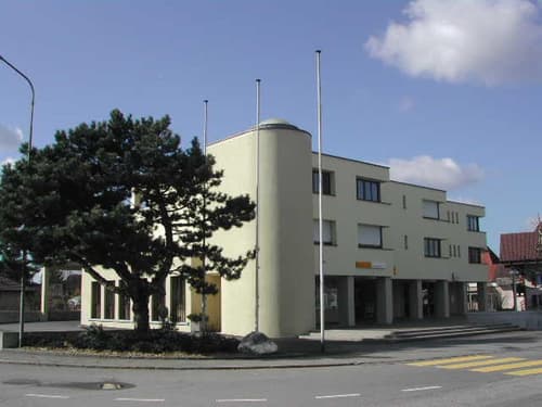 Schaukasten beim Postgebäude in Roggwil