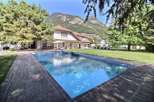 Exclusif, magnifique propriété avec piscine et tennis bénéficiant d'une situation idéale au coeur de la commune d'Aigle.