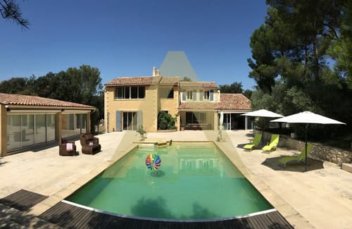Magnifique propriété de 3 villas proches d'Avignon