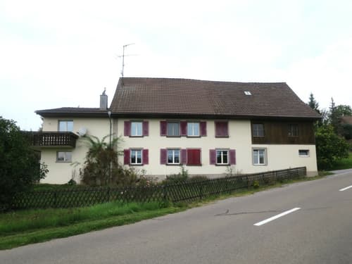 Zu verkaufen teilweise renoviertes 2-Generationenhaus an der Illharterstrasse 5 /5a in 8556 Lamperswil TG