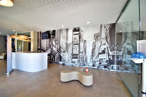 Grosszügige Bürofläche in einem modernen Gebäude