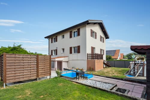 Belle maison avec grand jardin clôturé avec piscine proche de Fribourg