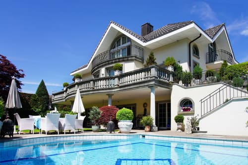 Villa mit Studio und Pool
