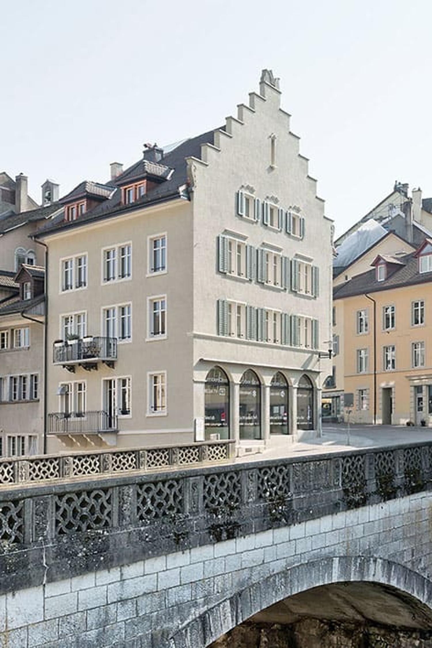 Frisch renovierte, helle 4-Zimmer-Altstadtwohnung direkt an der Aare