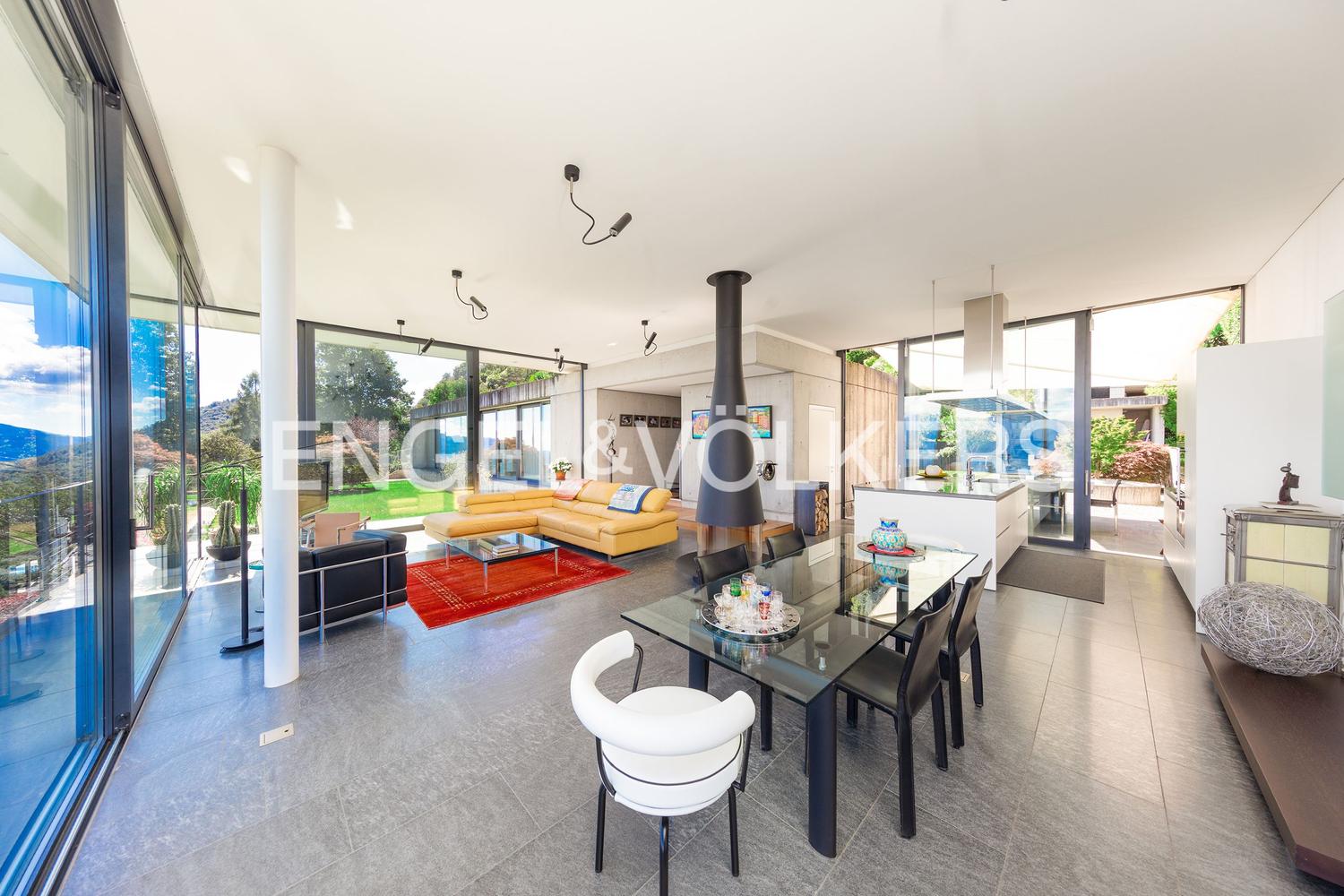 Raffinata villa con giardino e panorama esclusivo sul lago
