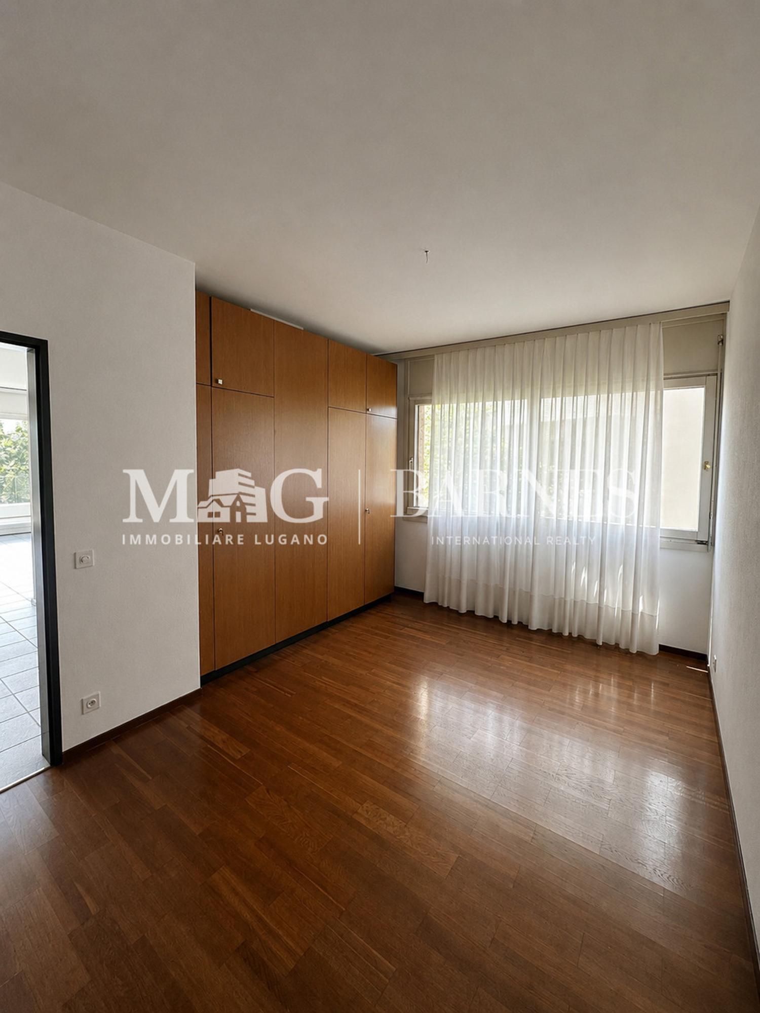 Lugano: Appartamento 2.5 locali centrale con balcone e box auto