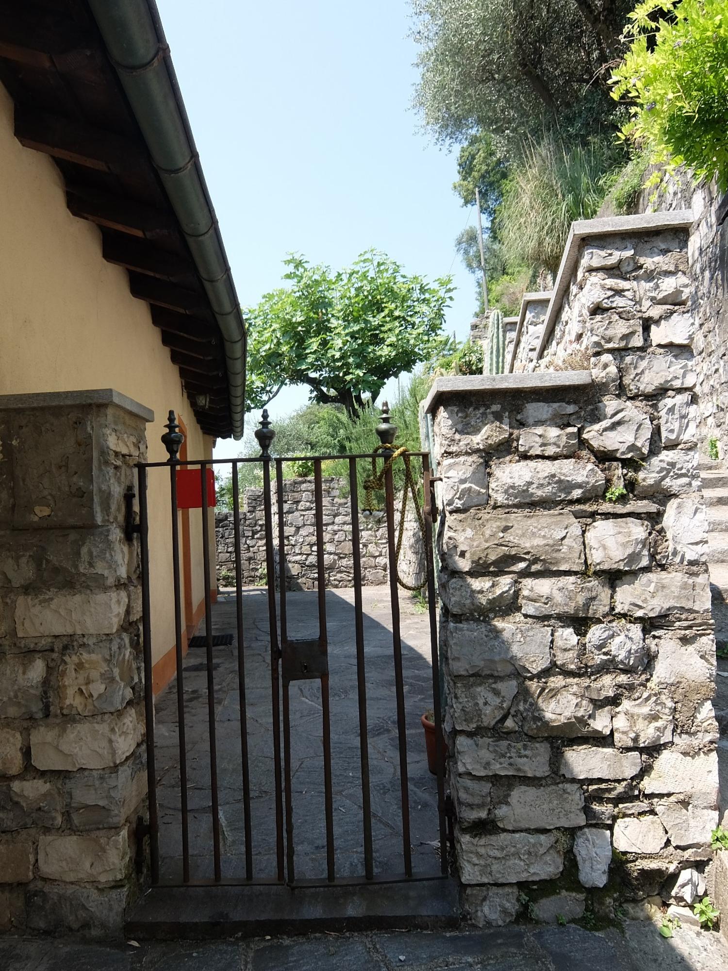 Si affitta a Gandria straordinario appartamento con giardino e vista lago