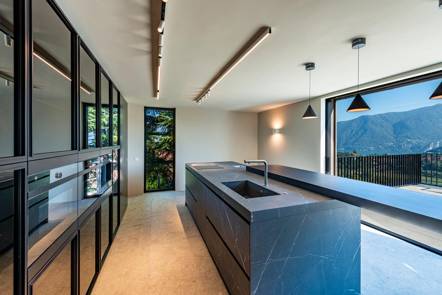 Villa Moderna con design unico e vista lago