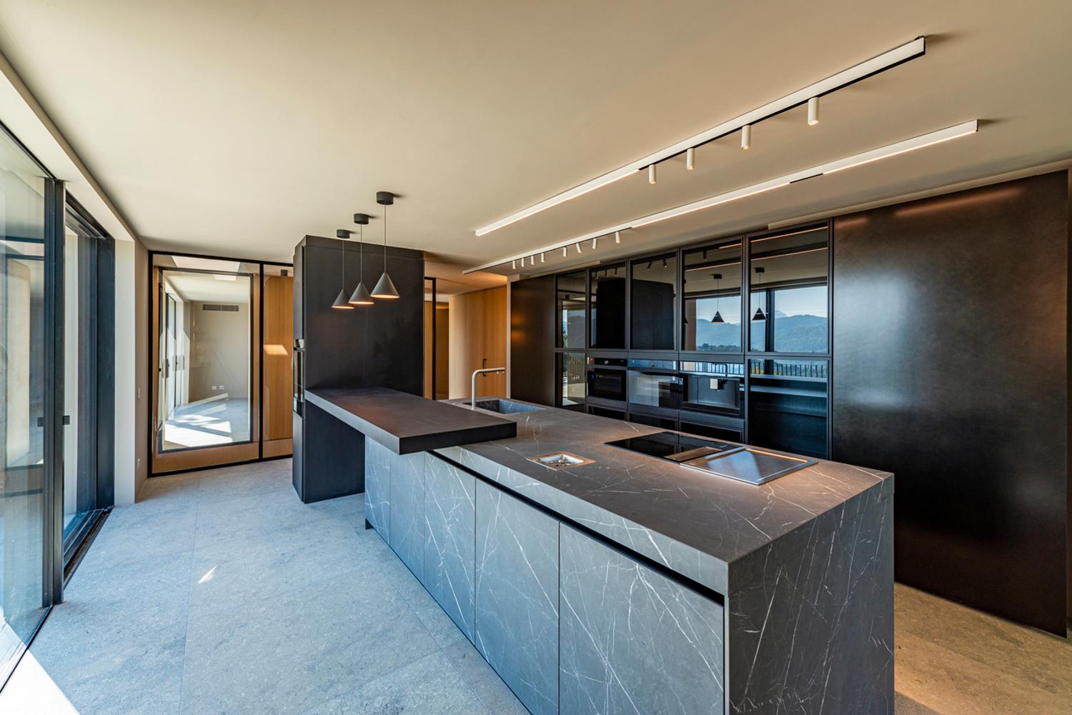 Villa Moderna con design unico e vista lago