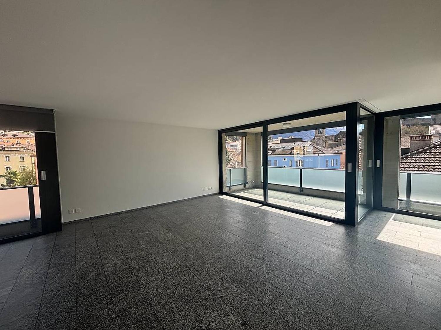 AFFITTASI SPLENDIDO DUPLEX DI 4.5 LOCALI – BELLINZONA CENTRO