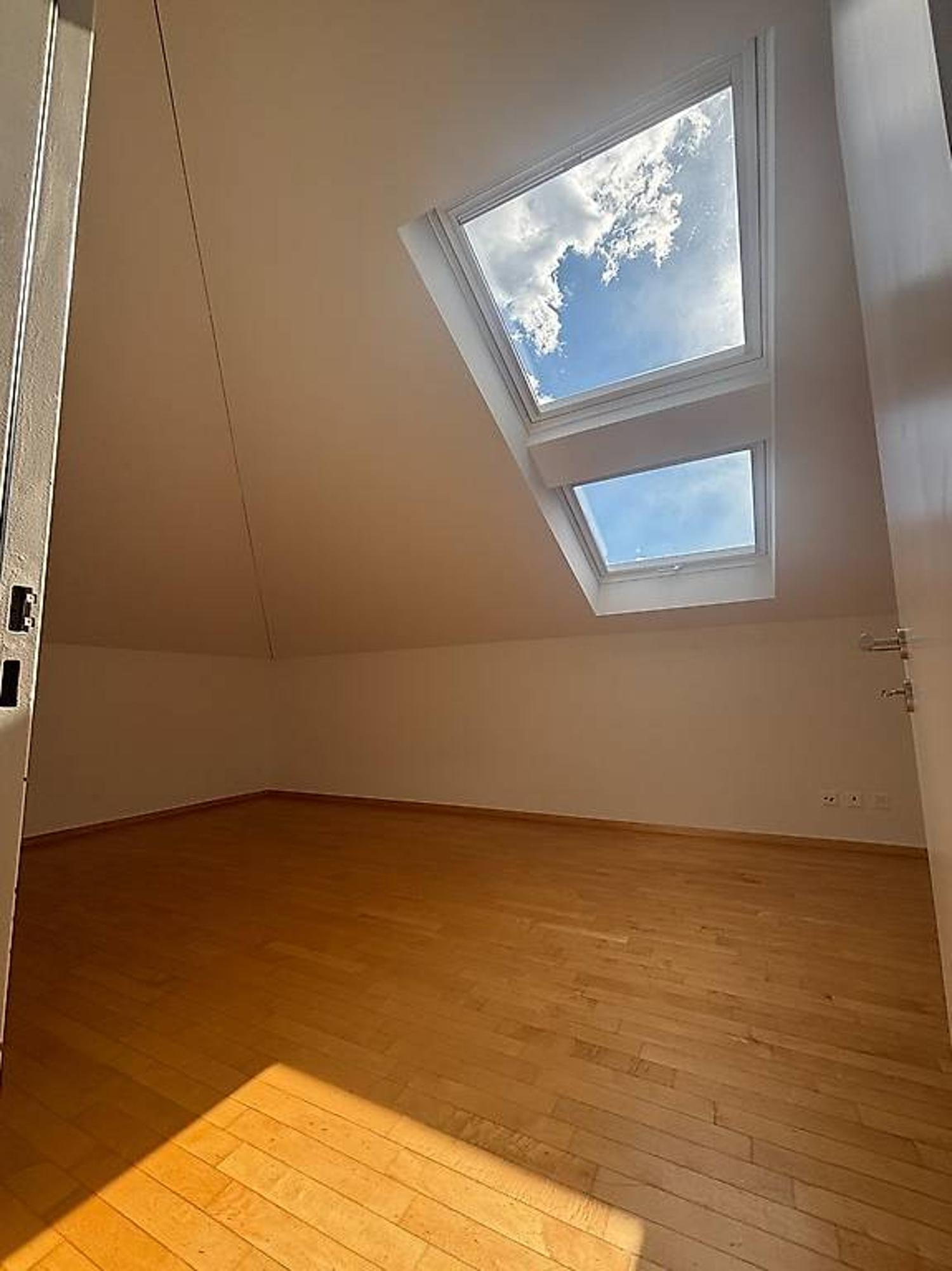 AFFITTASI SPLENDIDO DUPLEX DI 4.5 LOCALI – BELLINZONA CENTRO
