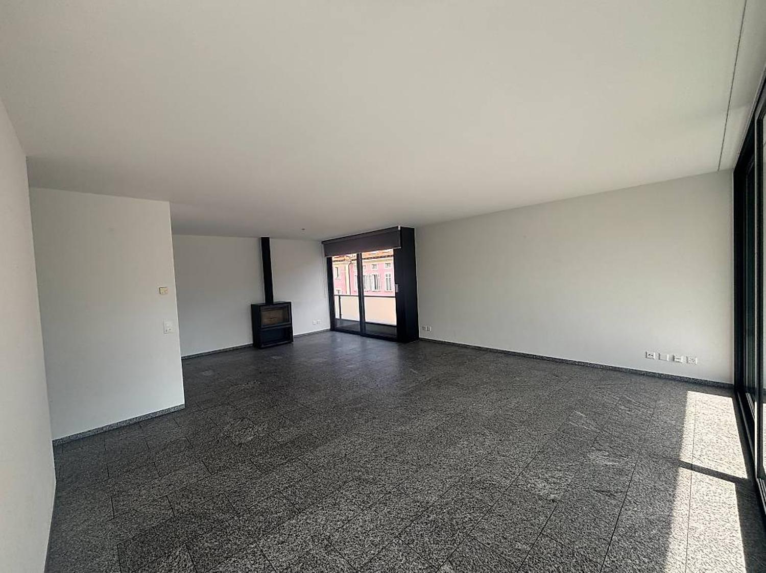 AFFITTASI SPLENDIDO DUPLEX DI 4.5 LOCALI – BELLINZONA CENTRO