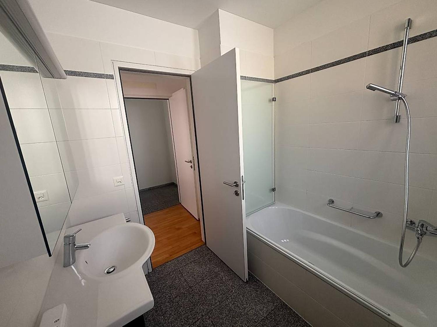 AFFITTASI SPLENDIDO DUPLEX DI 4.5 LOCALI – BELLINZONA CENTRO