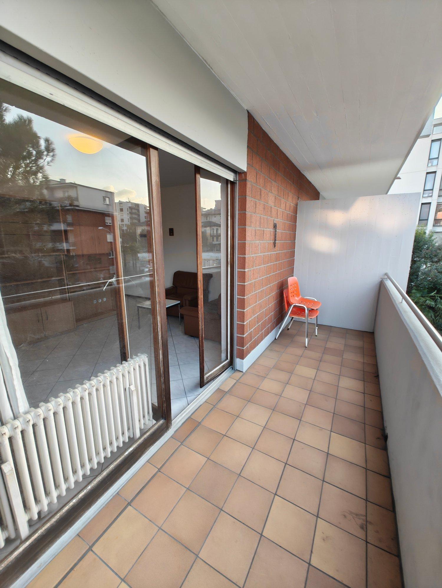 Luminoso 2 locali ammobiliato con balcone a Besso
