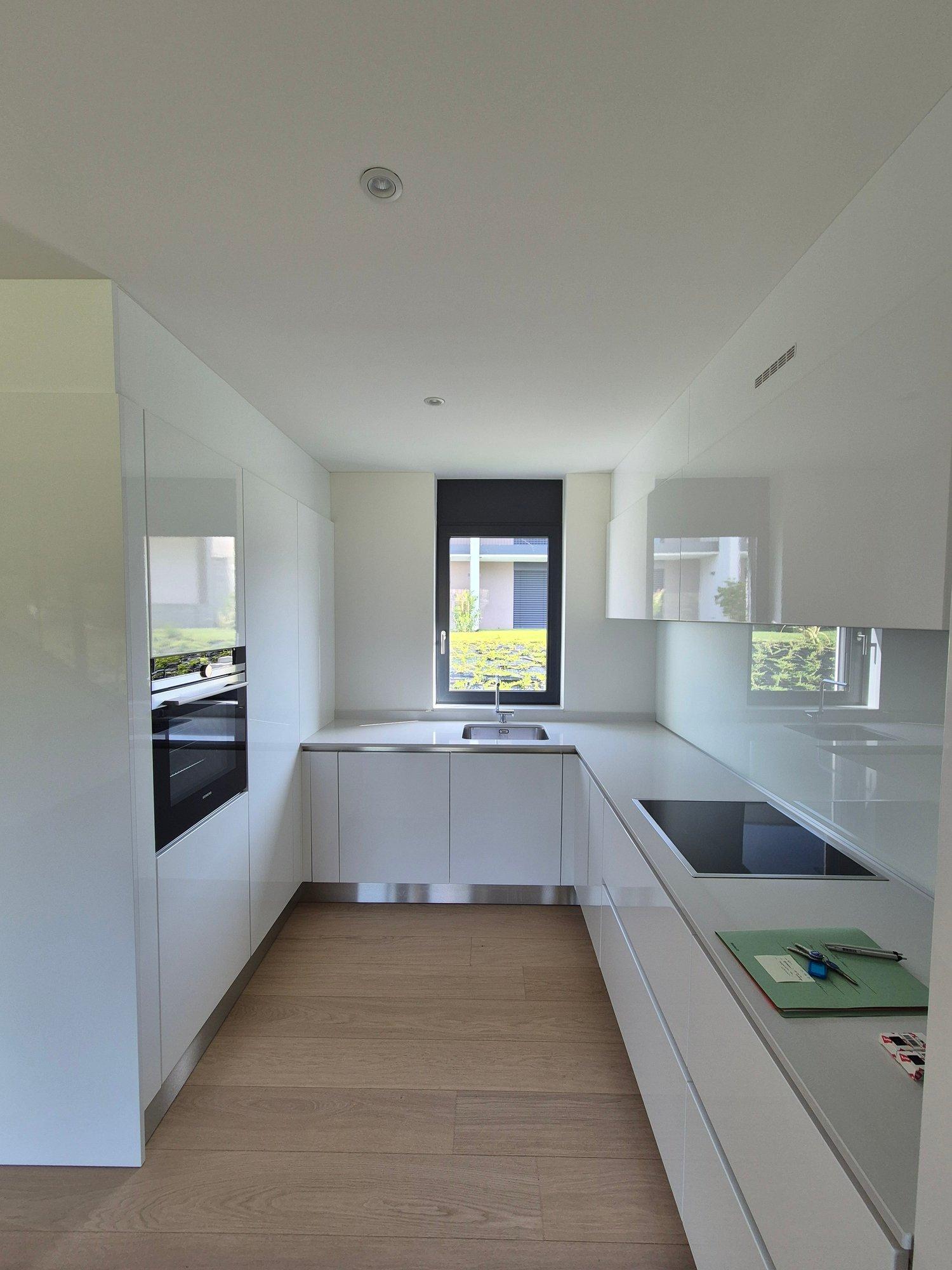 Casa moderna con piscina a Caslano – Disponibile subito