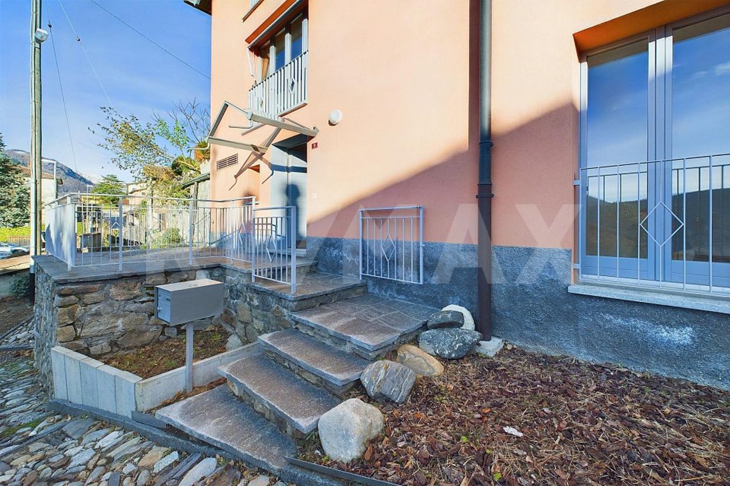Casa singola su tre livelli con vista strepitosa – AFFITTO
