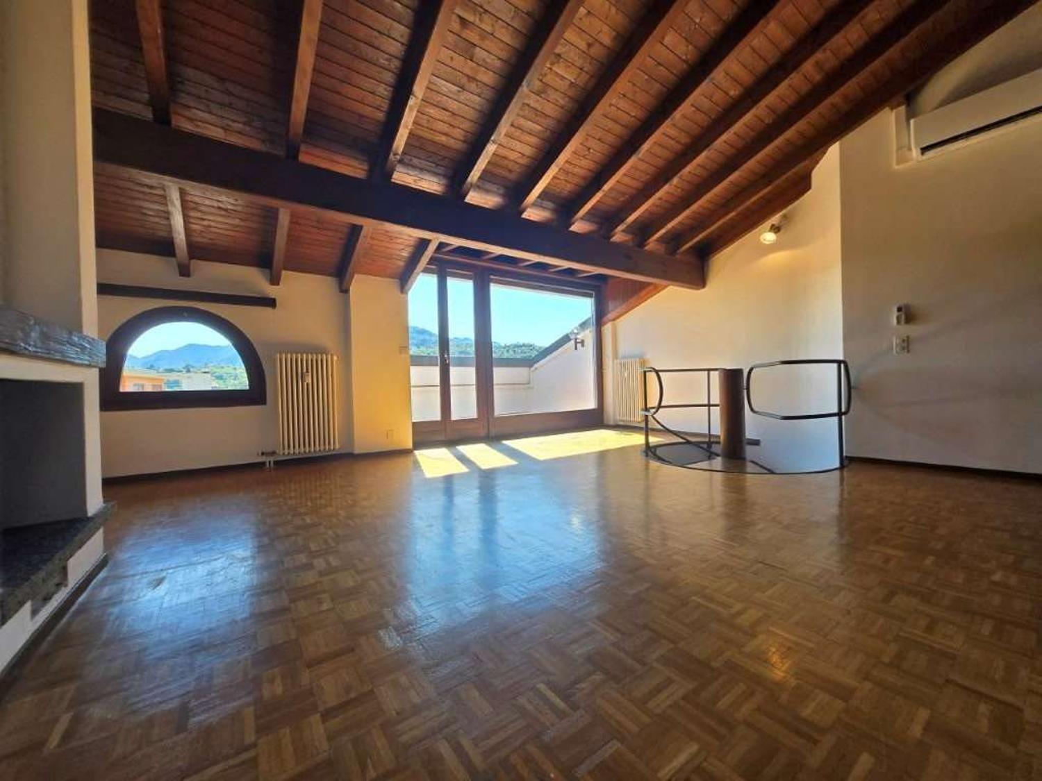 Agno, affitto duplex 5 locali con terrazzi