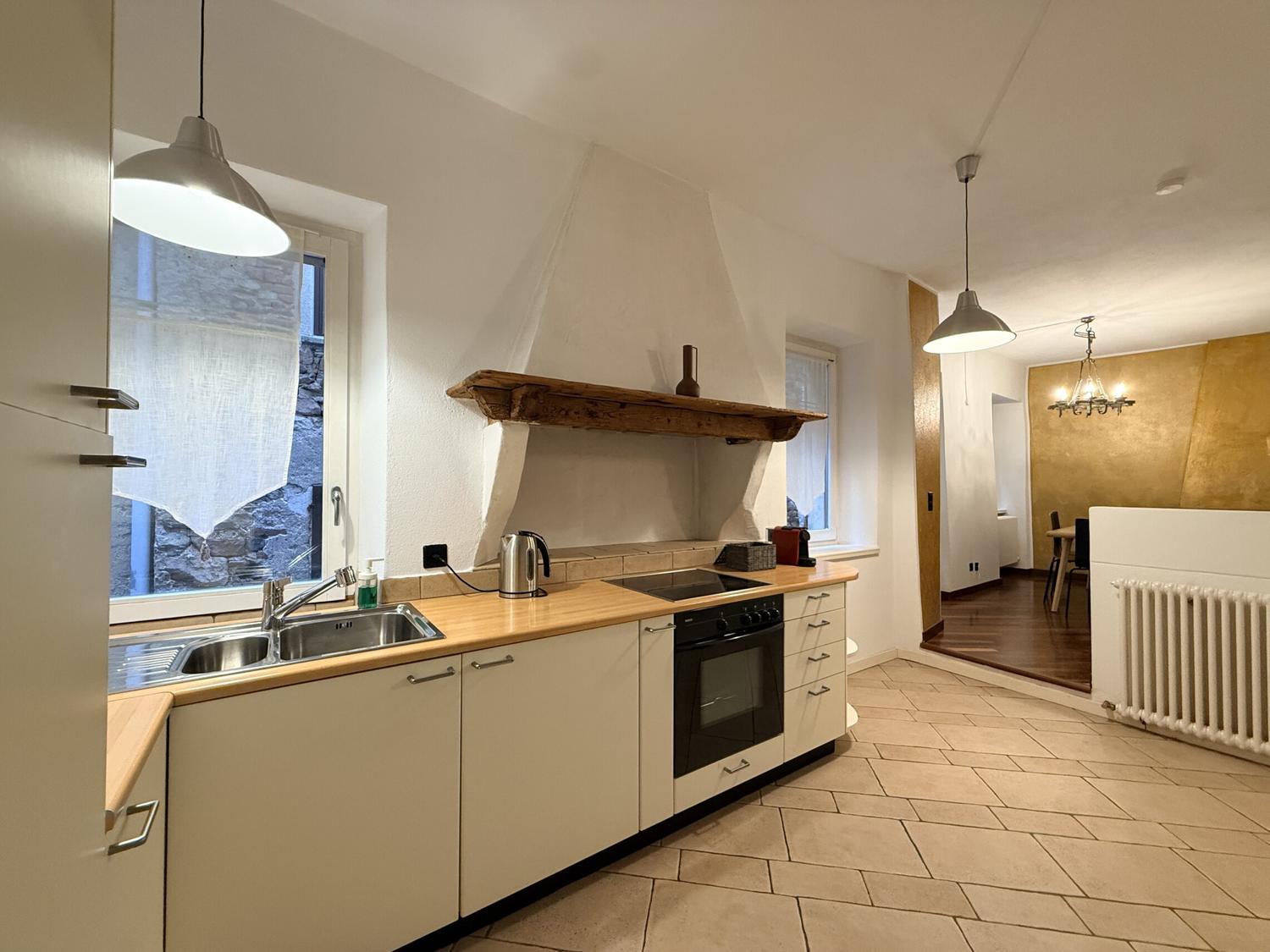 AFFITTASI ESCLUSIVO 4 LOCALI IN PALAZZO STORICO A MORCOTE
