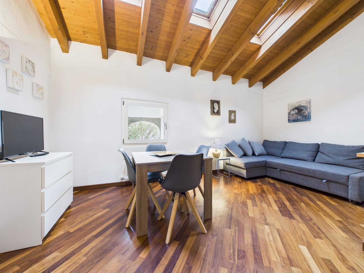 Appartamento arredato di 1½ locali con soppalco e vista sul Lago di Morcote