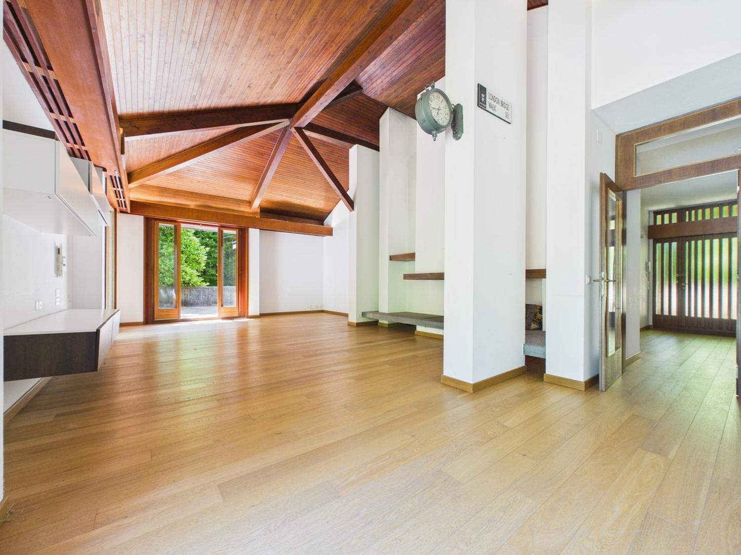 Elegante villa con piscina e giardino privato a Gentilino