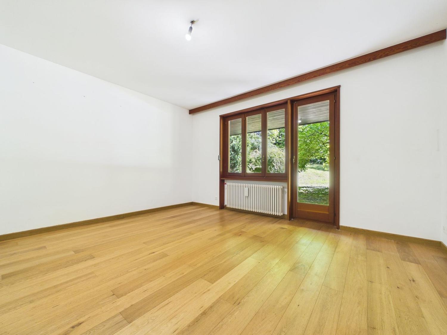 Elegante villa con piscina e giardino privato a Gentilino